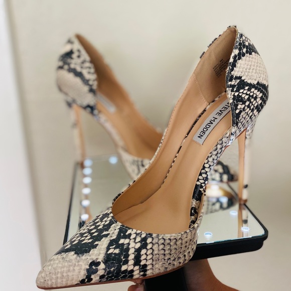Snakeskin pumps 🐍✨ - Picture 1 of 4